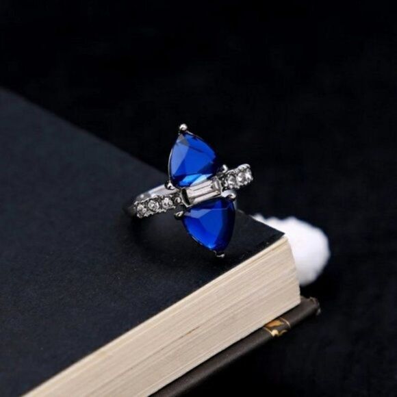Blue Resin Rhinestone Clear Crystal Vintage Silver Statement Ring - Picture 7 of 8